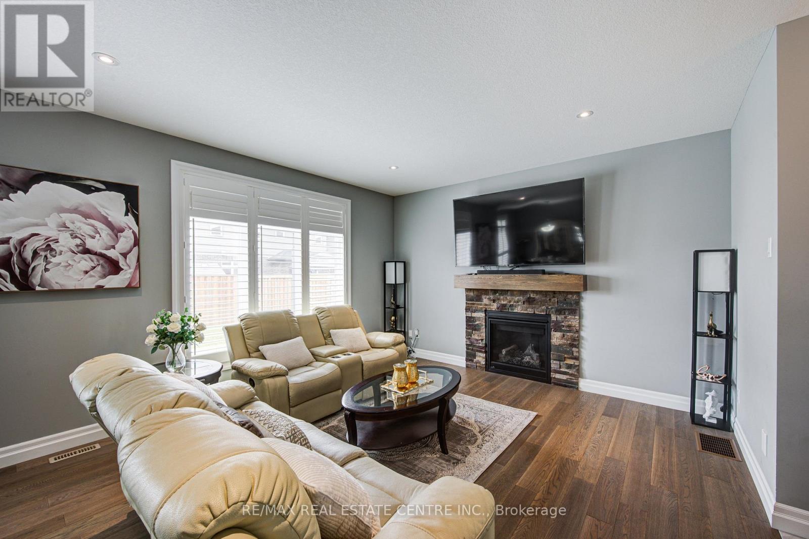 943 Downing Drive, Woodstock, Ontario  N4T 0K4 - Photo 4 - X12334515