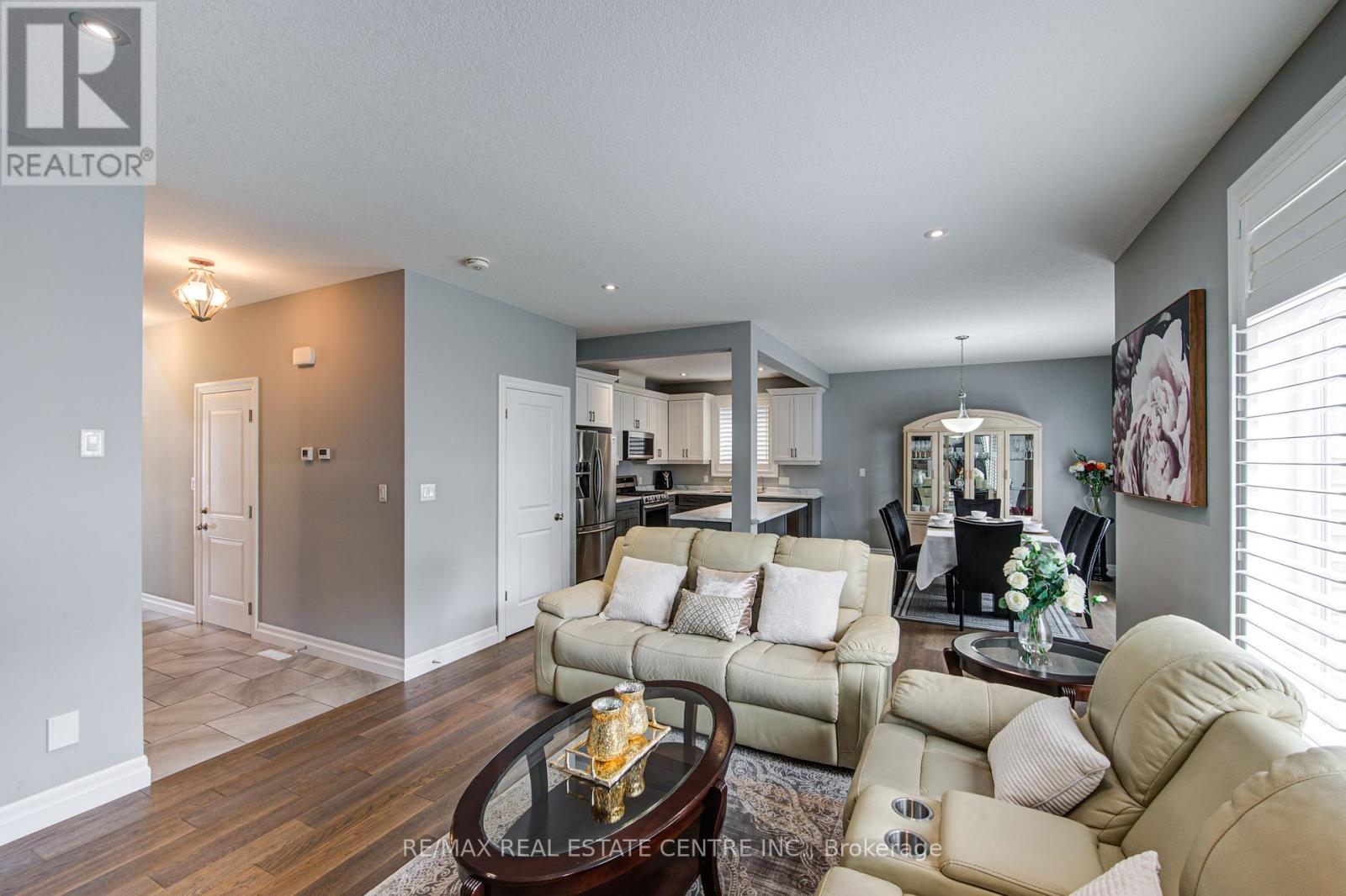 943 Downing Drive, Woodstock, Ontario  N4T 0K4 - Photo 5 - X12334515