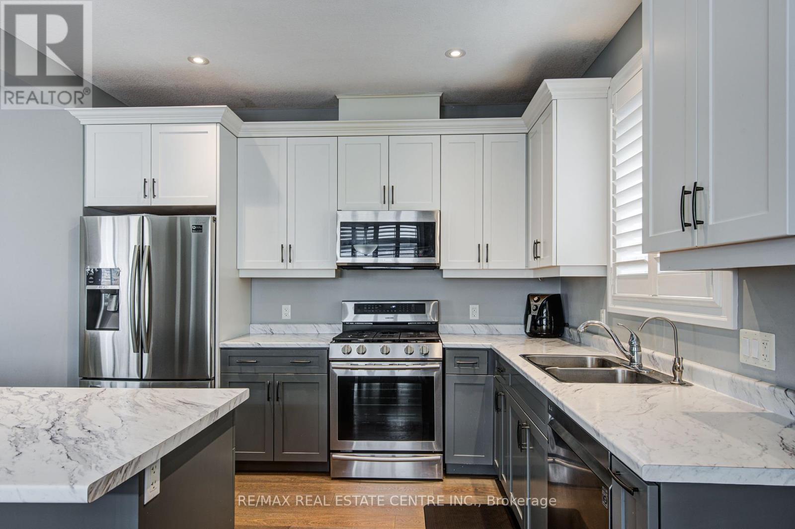 943 Downing Drive, Woodstock, Ontario  N4T 0K4 - Photo 7 - X12334515