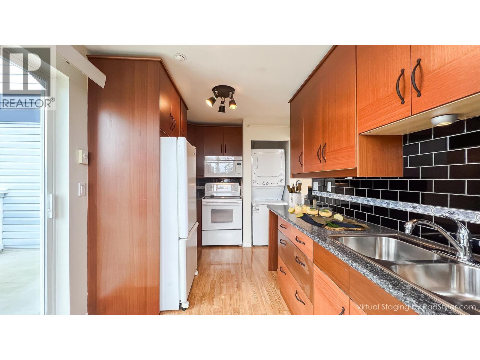 Listing Picture 9 of 23 : 327 12633 NO. 2 ROAD, Richmond / 烈治文 - 魯藝地產 Yvonne Lu Group - MLS Medallion Club Member