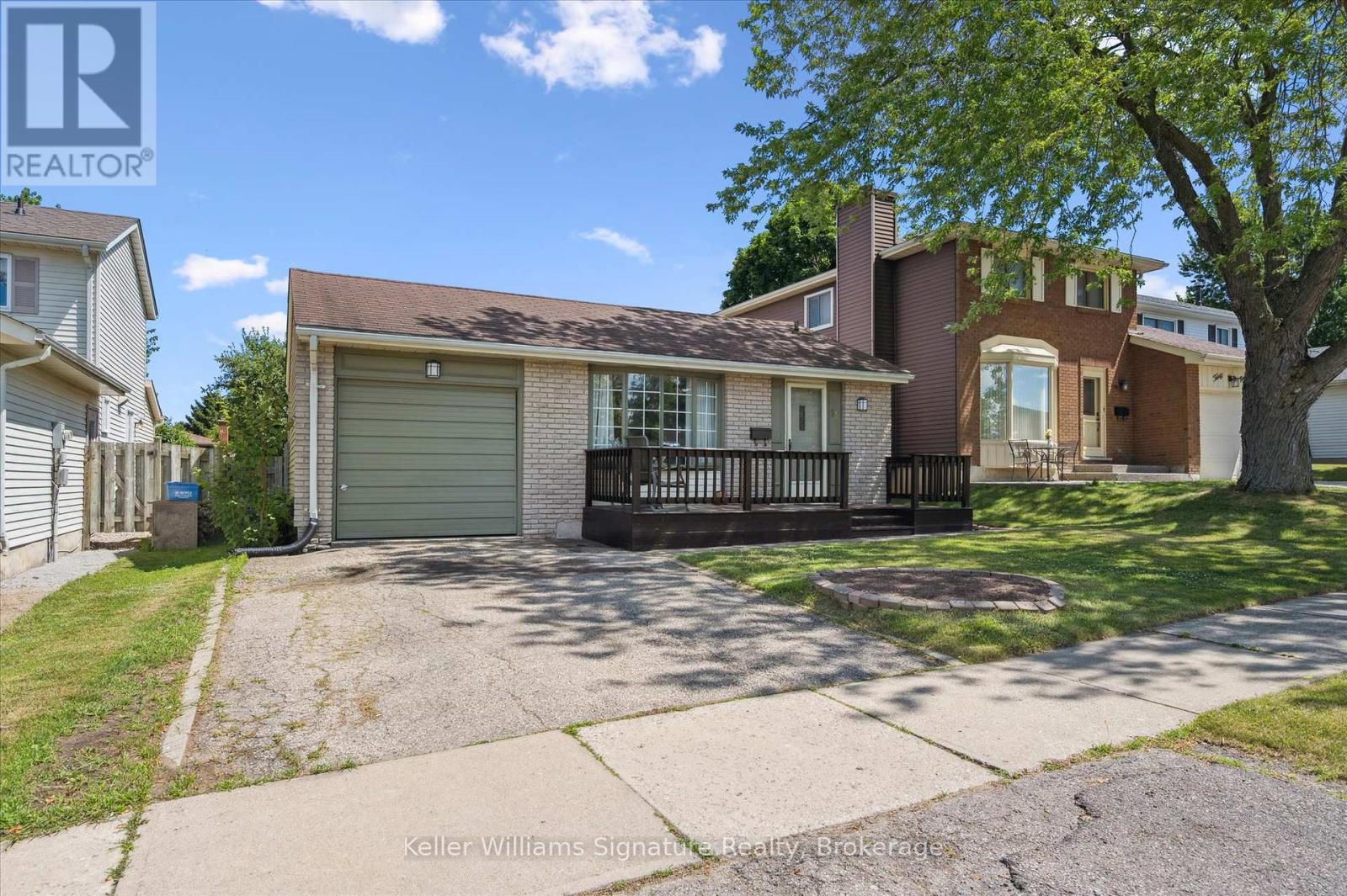 Property at 35 PARKLAND CRESCENT image 3