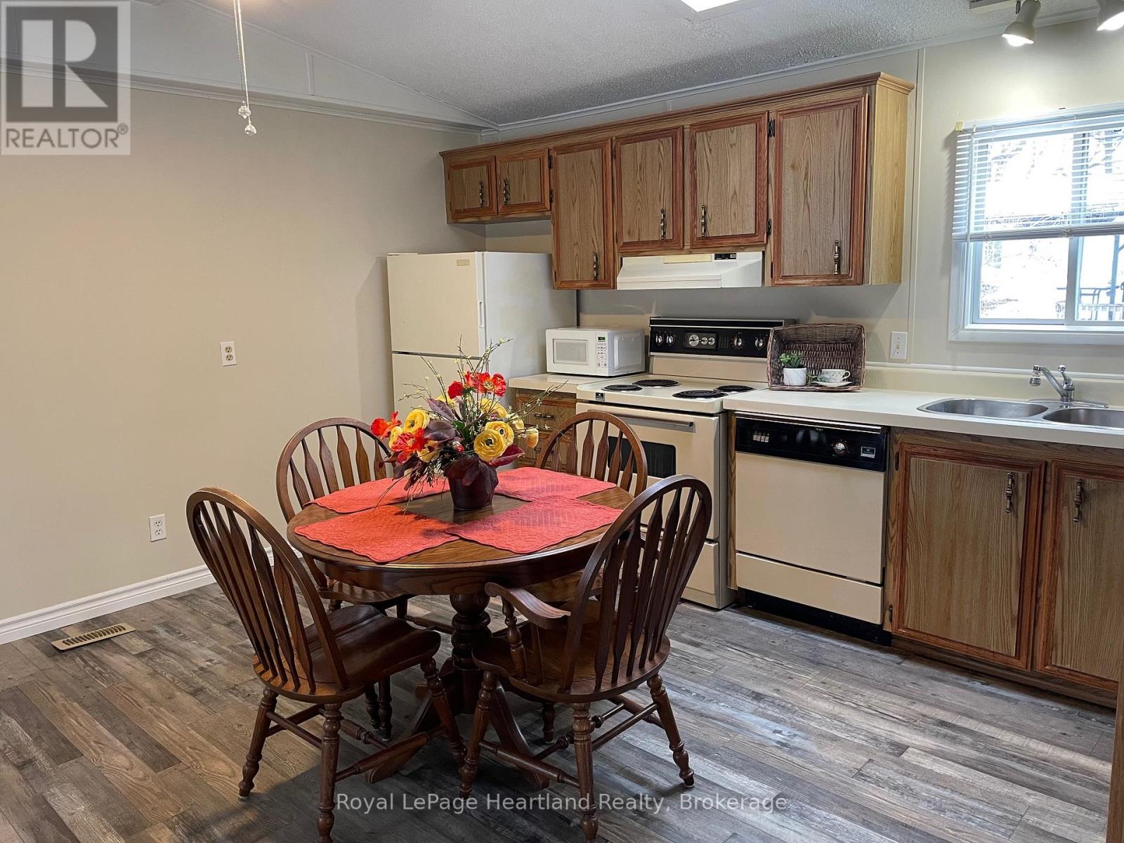 7 Sioux Lane, Ashfield-Colborne-Wawanosh, Ontario  N7A 3Y2 - Photo 10 - X12158695