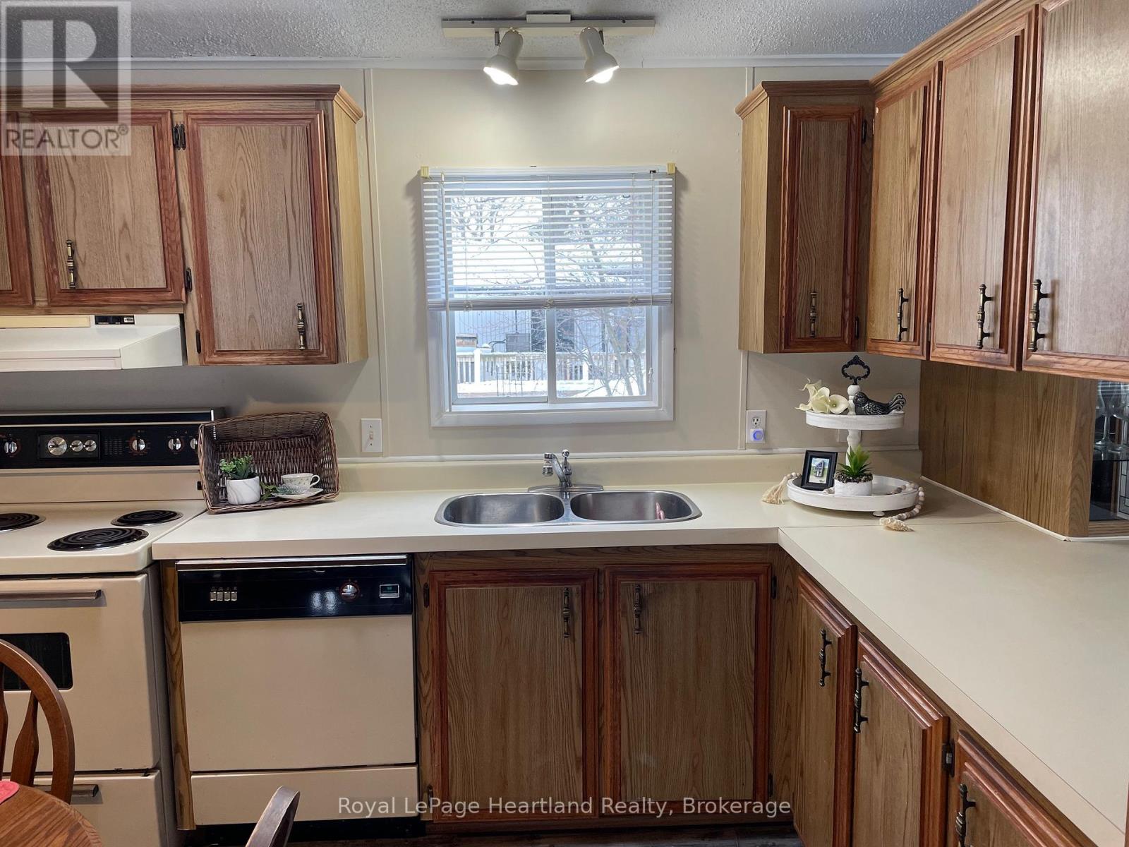 7 Sioux Lane, Ashfield-Colborne-Wawanosh, Ontario  N7A 3Y2 - Photo 11 - X12158695