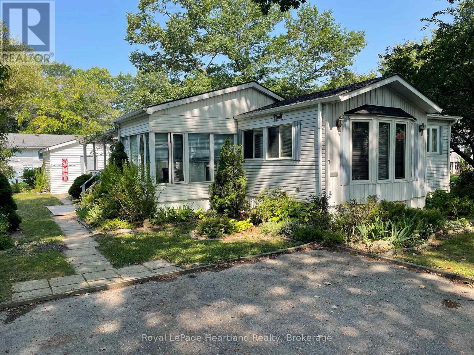 7 Sioux Lane, Ashfield-Colborne-Wawanosh, Ontario  N7A 3Y2 - Photo 28 - X12158695