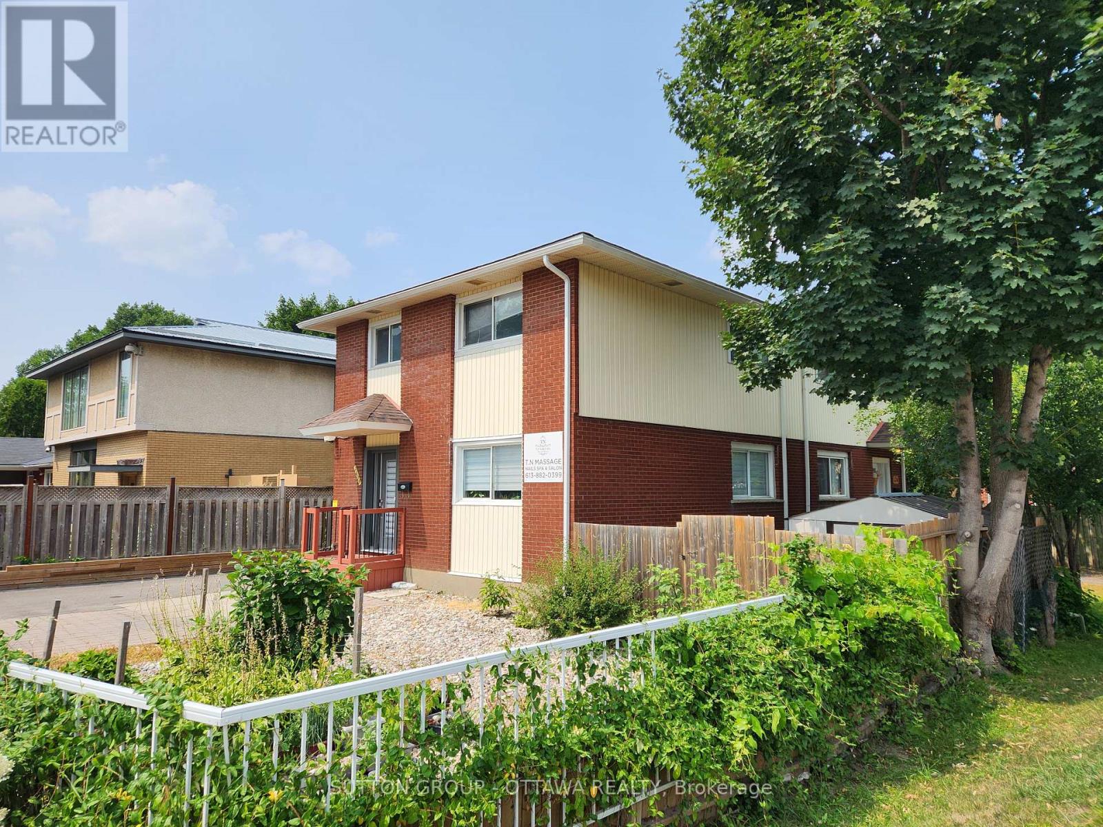 2675 Marie Street, Ottawa, Ontario  K2B 7E3 - Photo 3 - X12334580