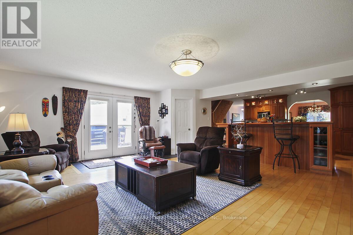 738 River Road N, Mcnab/braeside, Ontario  K7S 1R3 - Photo 12 - X12334642