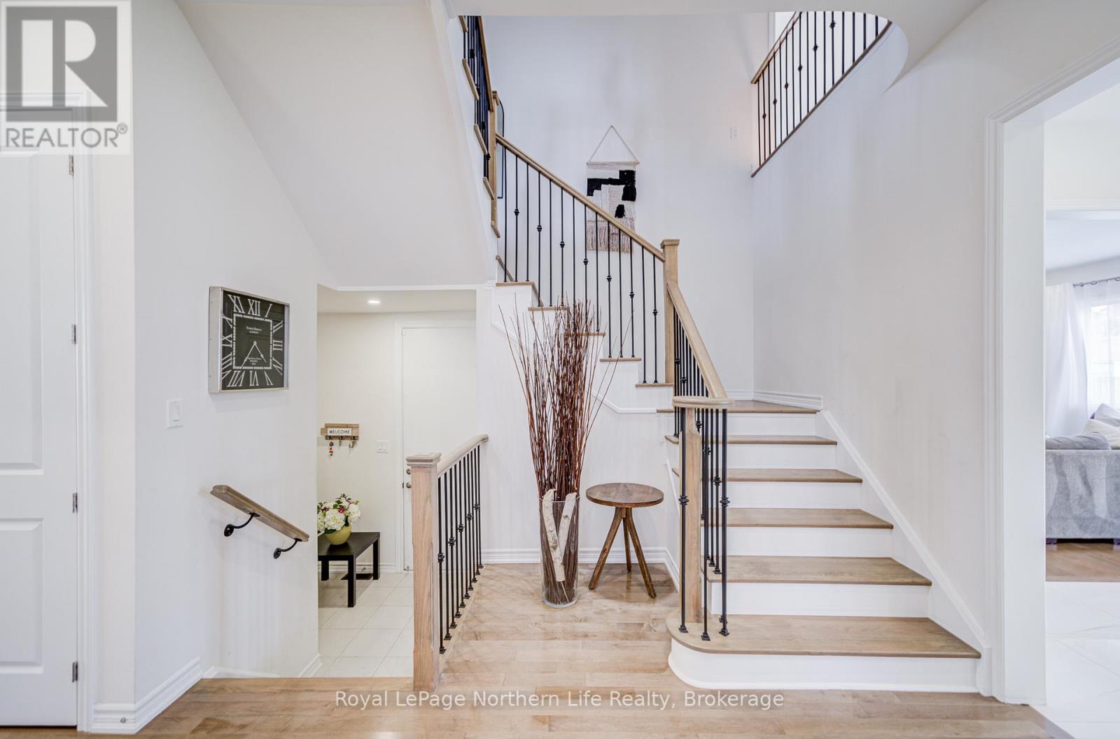 259 Danny Wheeler Boulevard, Georgina, Ontario  L4P 0J9 - Photo 12 - N12332456