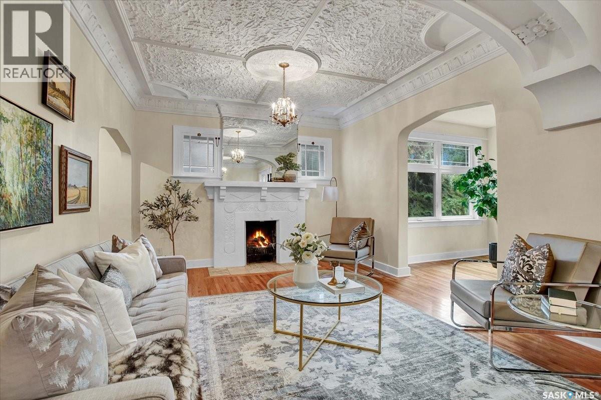 Property at 921 10th AVENUE N image 3