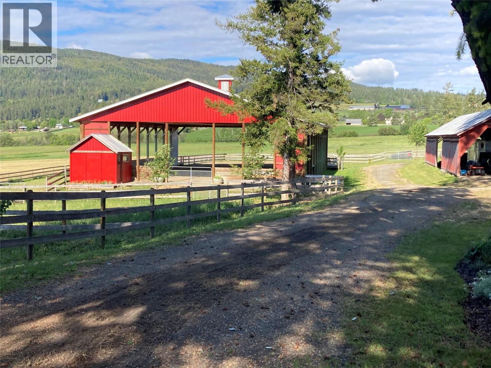 4365 Round Prairie Road, Armstrong, British Columbia  V4Y 0L1 - Photo 2 - 10358837