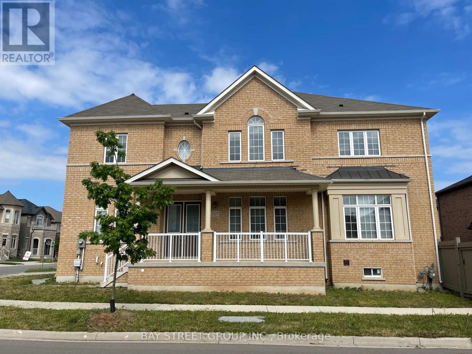 3127 Streamwood Pass, Oakville, Ontario  L6H 0T2 - Photo 2 - W12334650