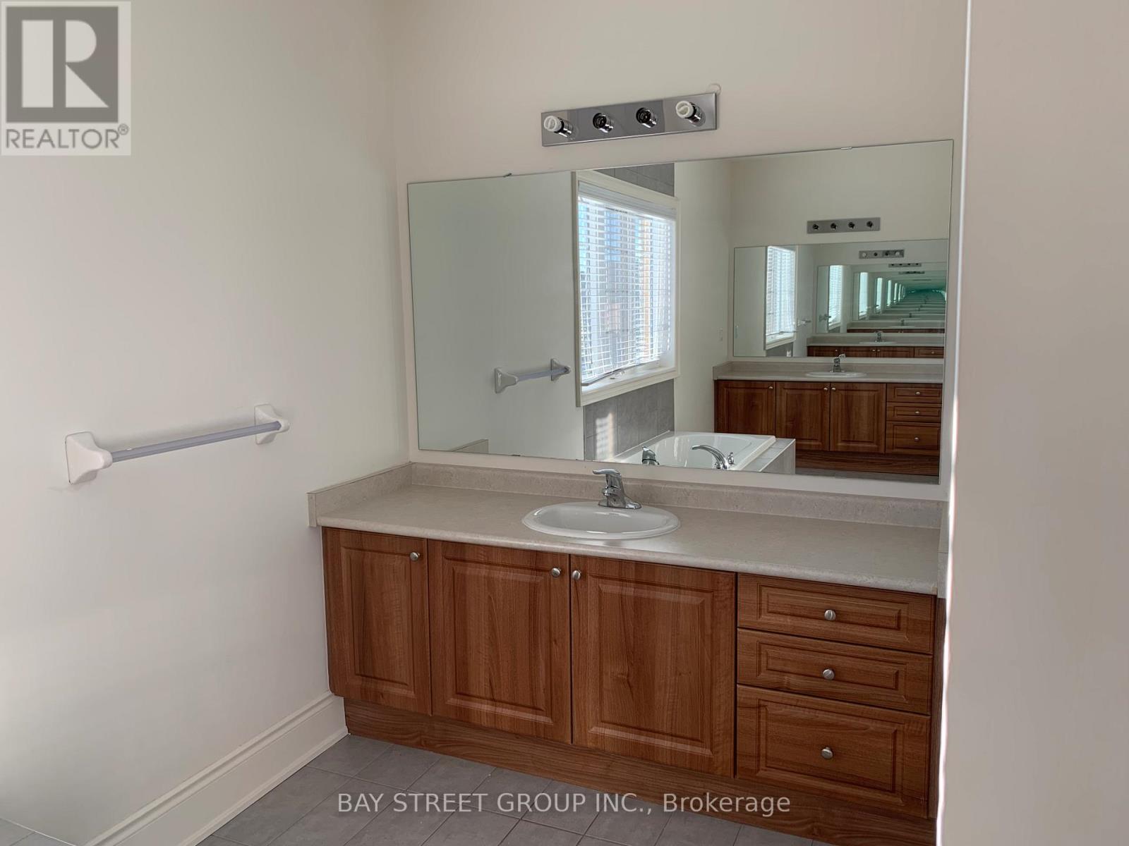 3127 Streamwood Pass, Oakville, Ontario  L6H 0T2 - Photo 26 - W12334650