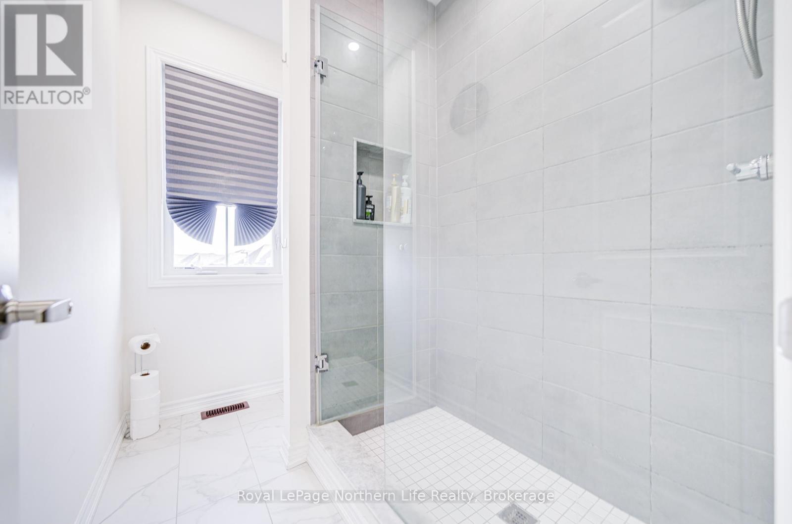 259 Danny Wheeler Boulevard, Georgina, Ontario  L4P 0J9 - Photo 39 - N12332456