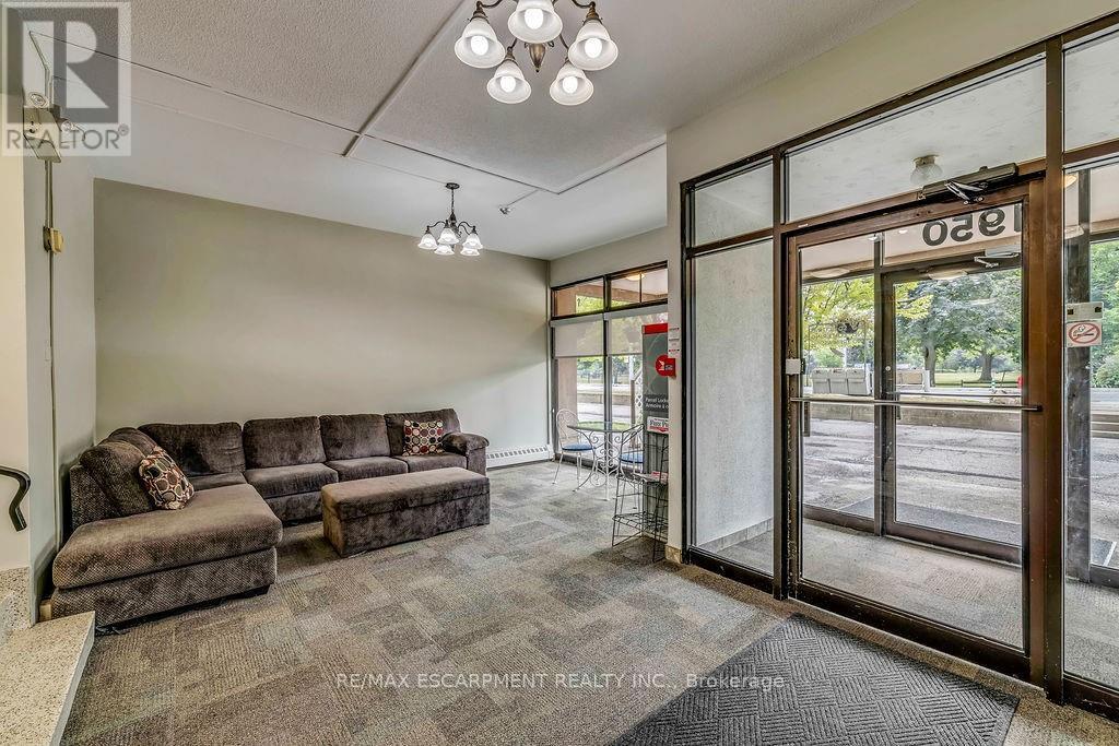 Property at 202 - 1950 MAIN STREET W image 4