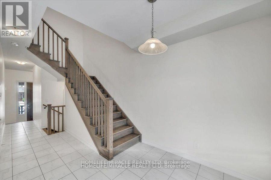 88 Grassbourne Avenue, Kitchener, Ontario  N0B 2E0 - Photo 6 - X12334686