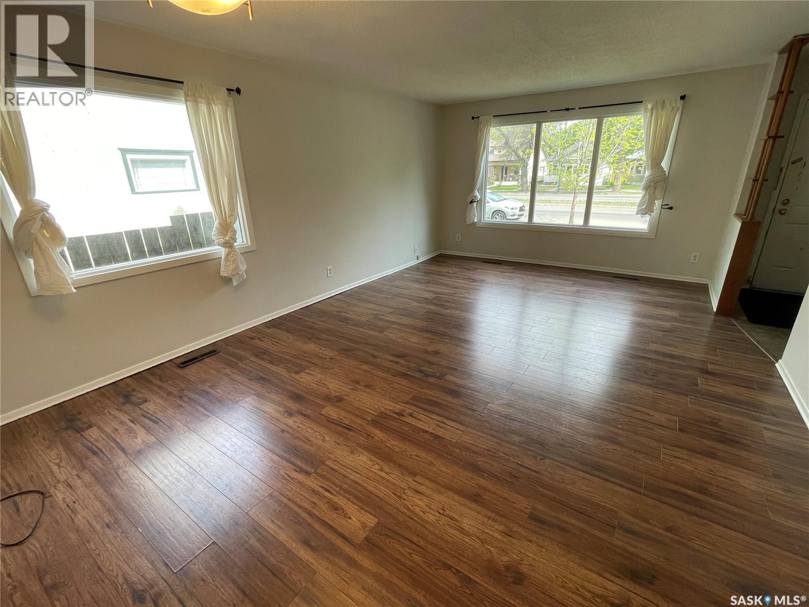 Property at 520 8th STREET E image 3
