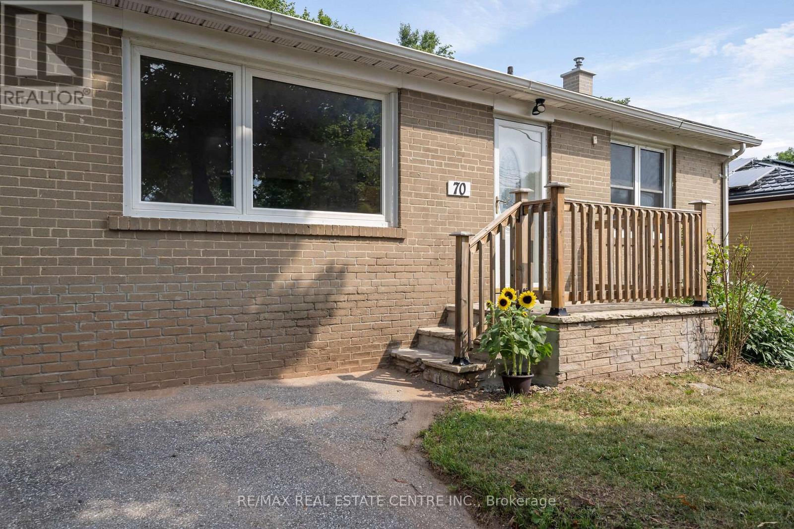 Property at 70 DAYFOOT DRIVE image 3