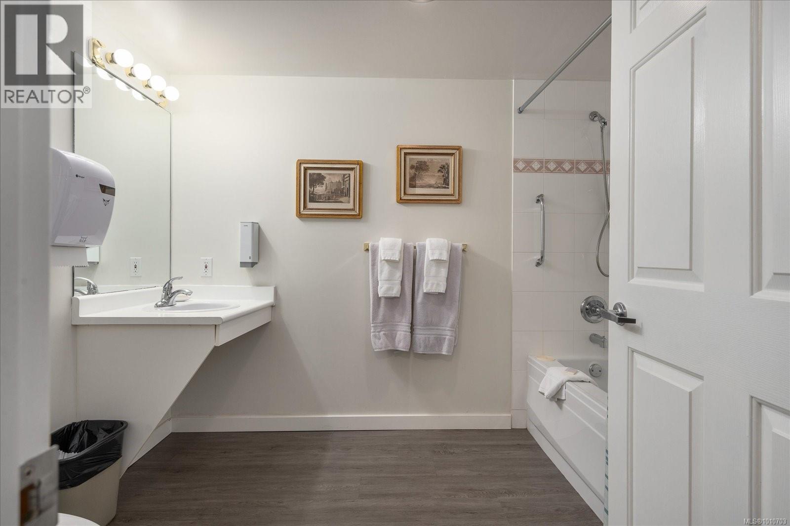 310 750 Memorial Ave, Qualicum Beach, British Columbia  V9K 2P6 - Photo 29 - 1010703