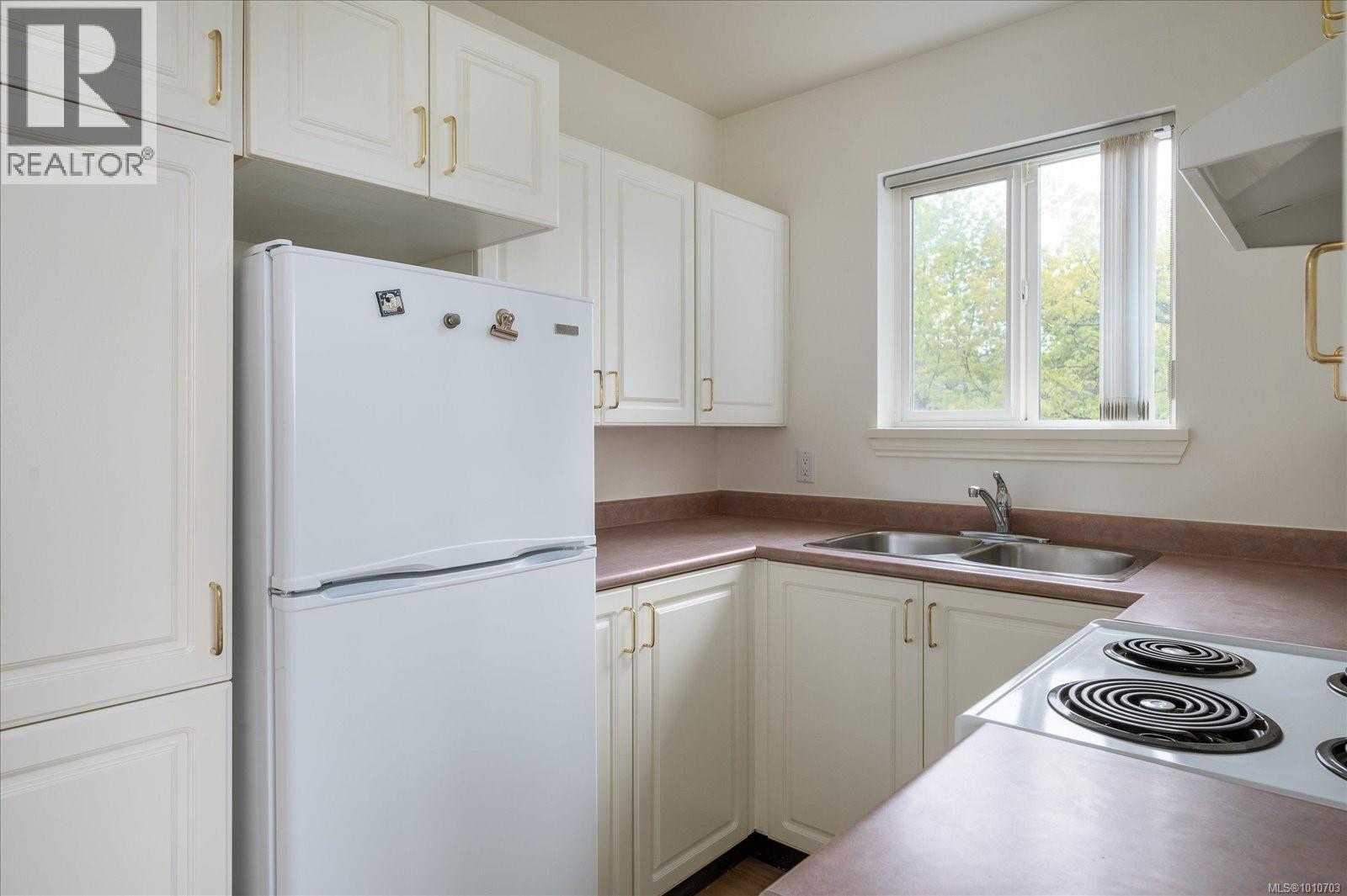 310 750 Memorial Ave, Qualicum Beach, British Columbia  V9K 2P6 - Photo 4 - 1010703