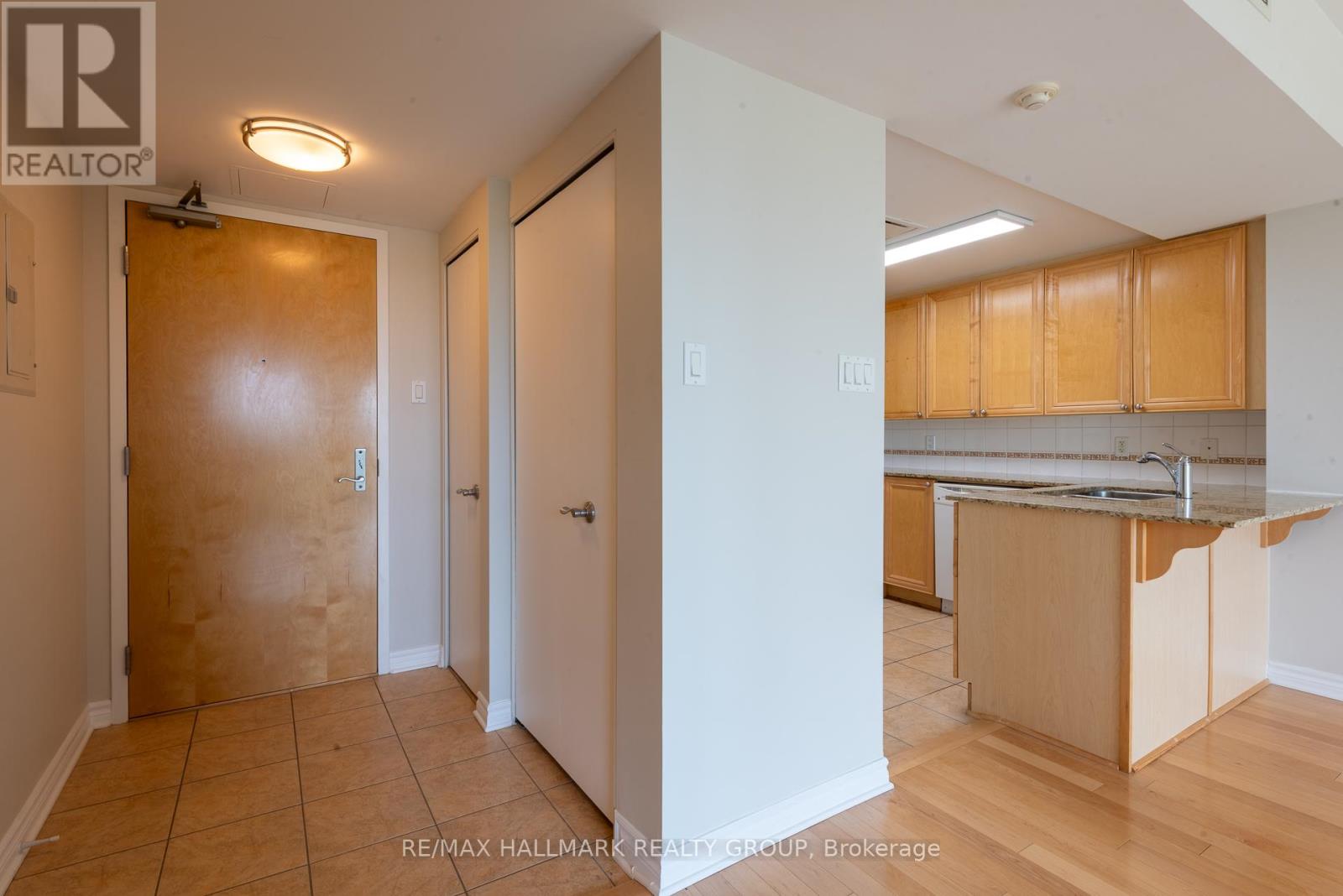 311 - 200 Lett Street, Ottawa, Ontario  K1R 0A7 - Photo 4 - X12334715