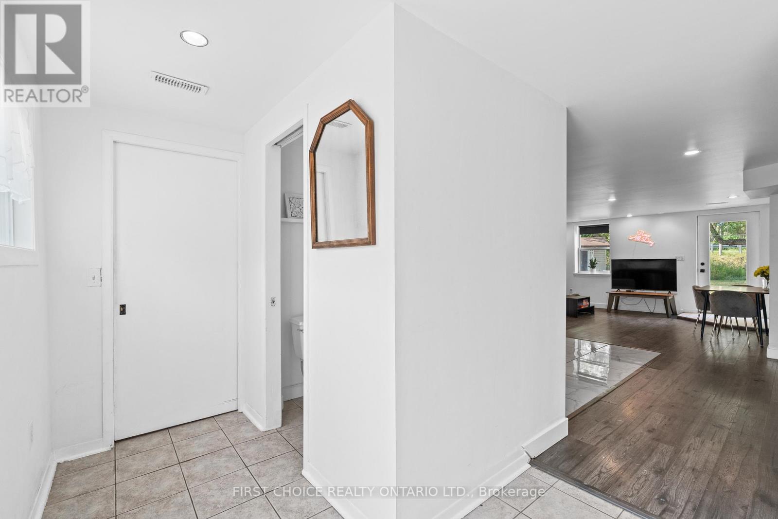 10 Campbell Reid Court, Ottawa, Ontario  K2K 1X7 - Photo 3 - X12334740