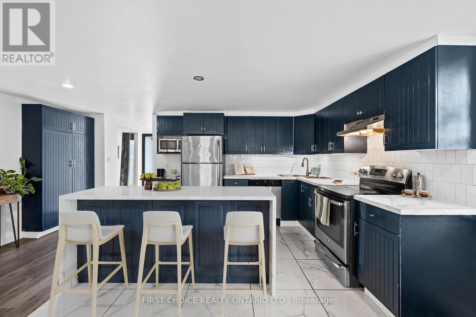 10 Campbell Reid Court, Ottawa, Ontario  K2K 1X7 - Photo 4 - X12334740