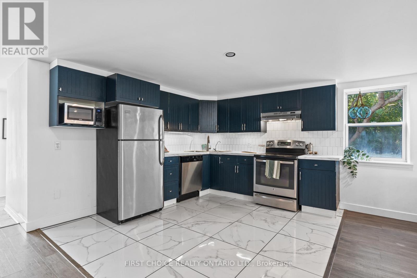 10 Campbell Reid Court, Ottawa, Ontario  K2K 1X7 - Photo 6 - X12334740