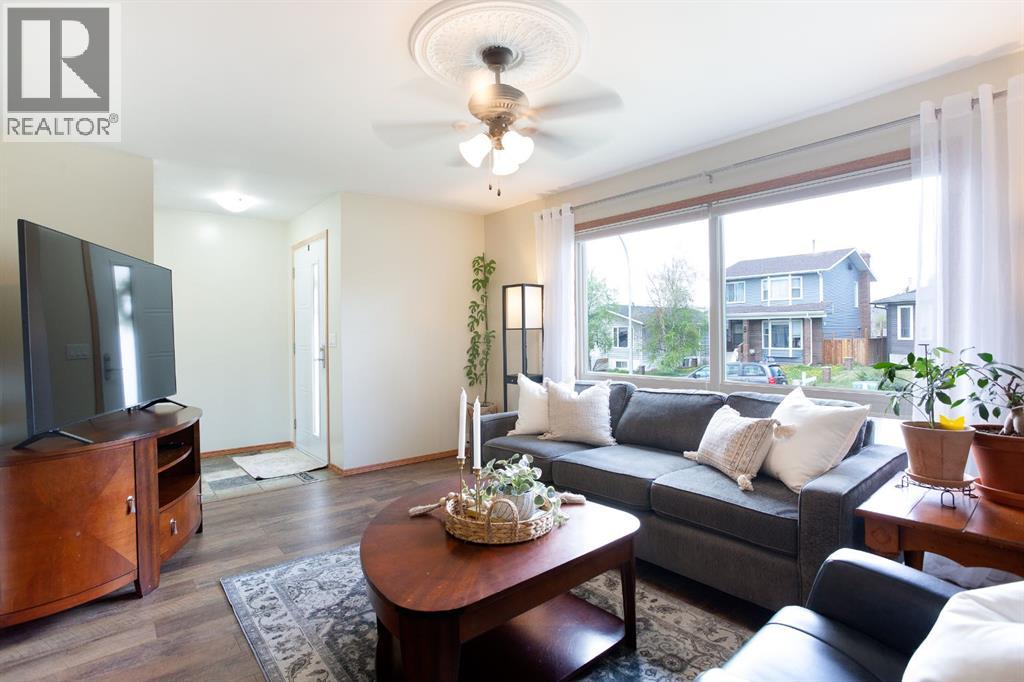 Property at 39 Elk Hill SE image 3