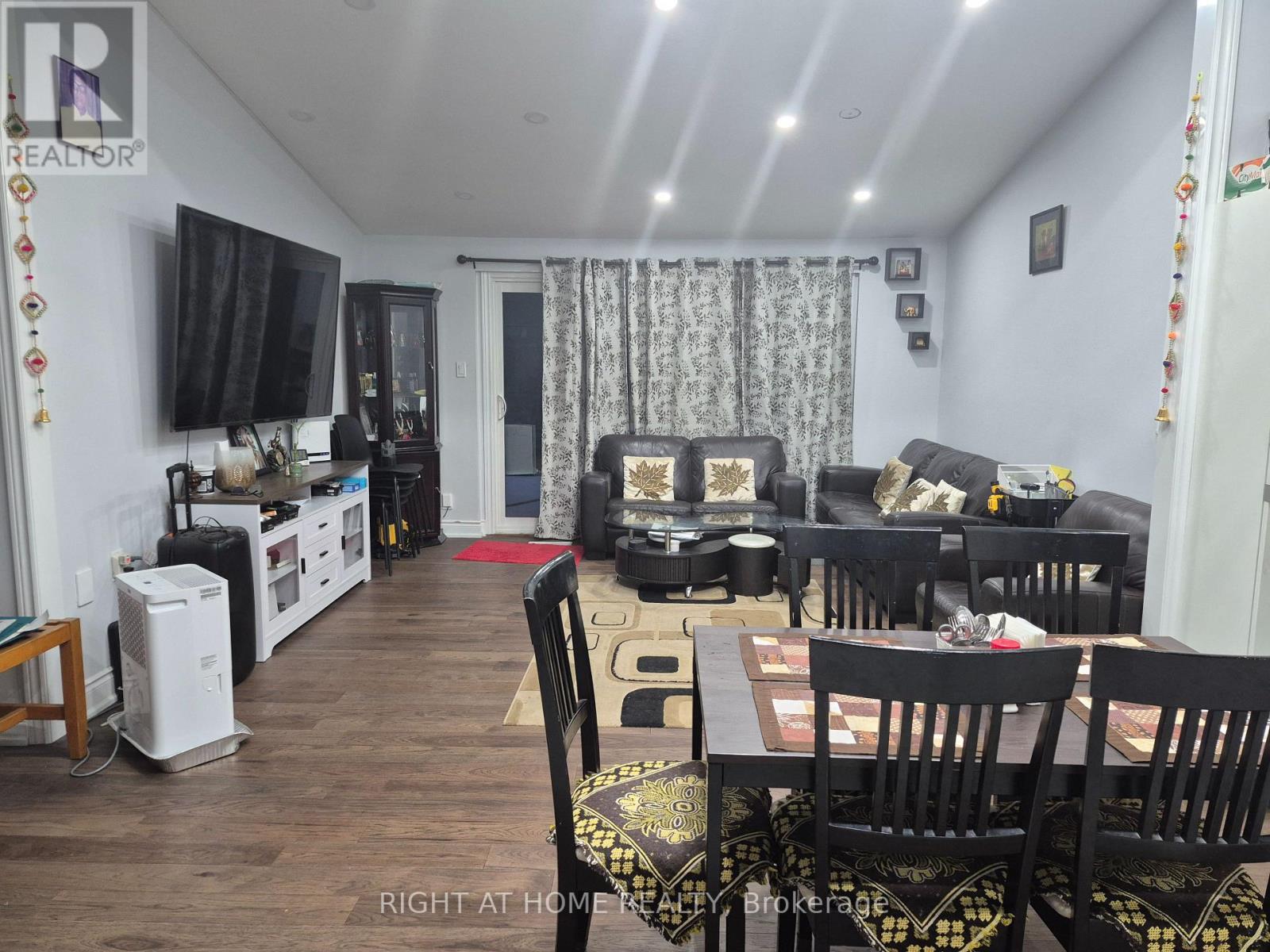 Property at 11 LESTERWOOD CRESCENT image 1