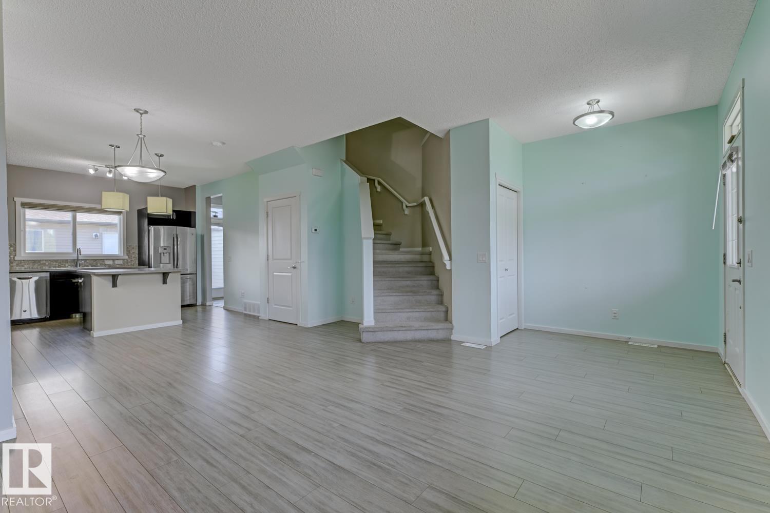 2888 Maple Wy Nw, Edmonton, Alberta  T6T 0T4 - Photo 2 - E4452119