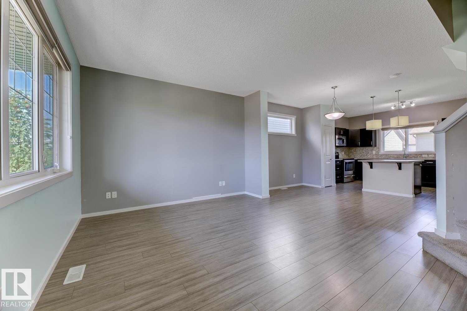 2888 Maple Wy Nw, Edmonton, Alberta  T6T 0T4 - Photo 3 - E4452119