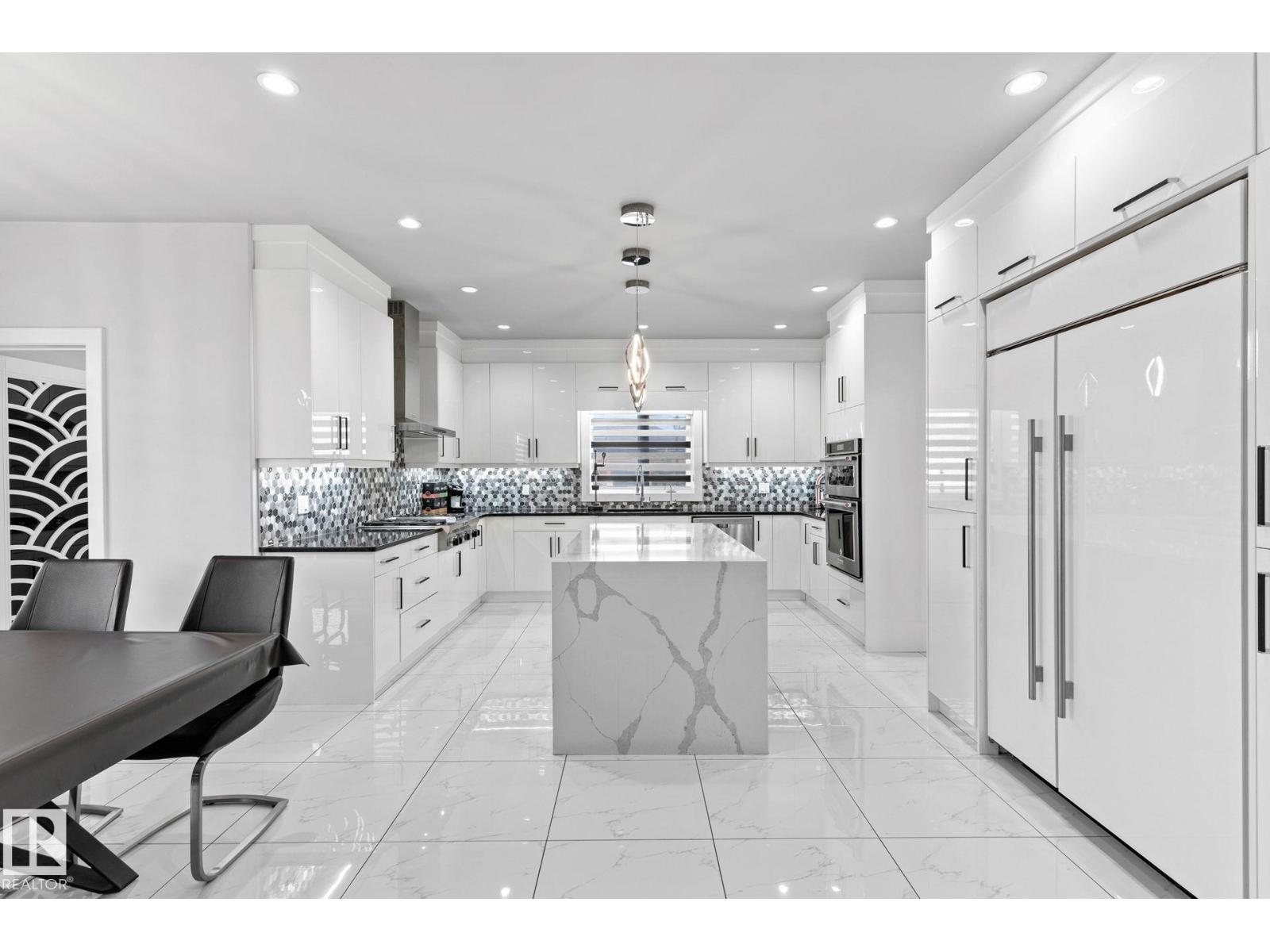 Property at 916 166 AV NE image 1
