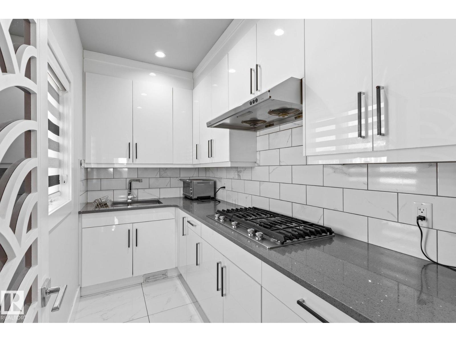 Property at 916 166 AV NE image 5