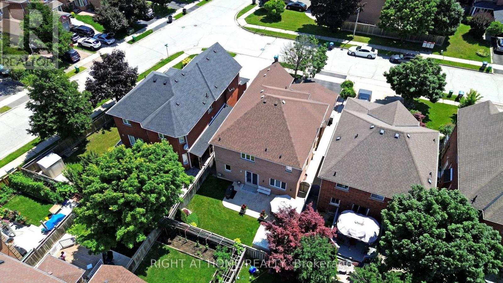102 Mullis Crescent, Brampton, Ontario  L6Y 4T1 - Photo 44 - W12334754