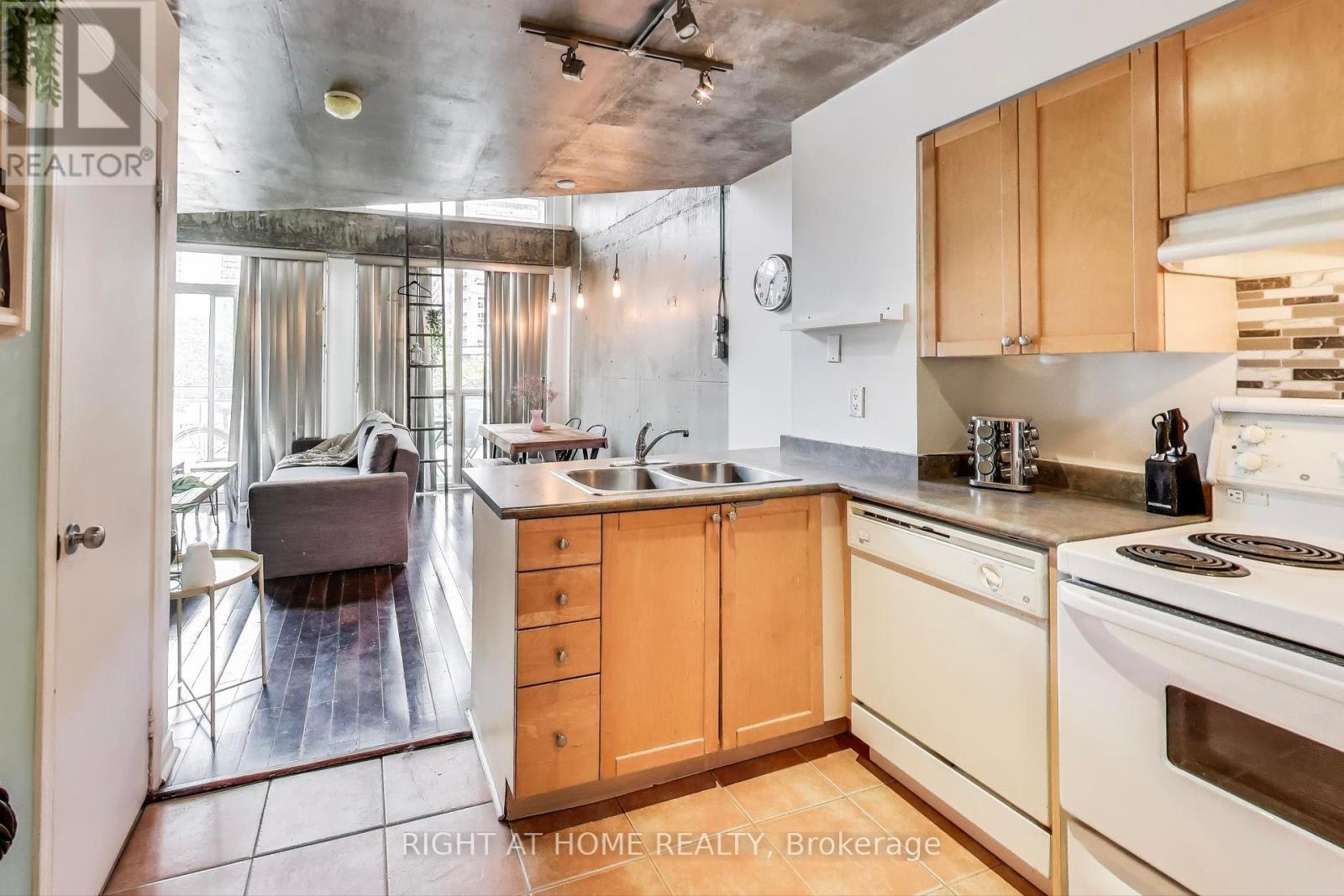 246 - 1029 King Street W, Toronto, Ontario  M6K 3M9 - Photo 7 - C12332003