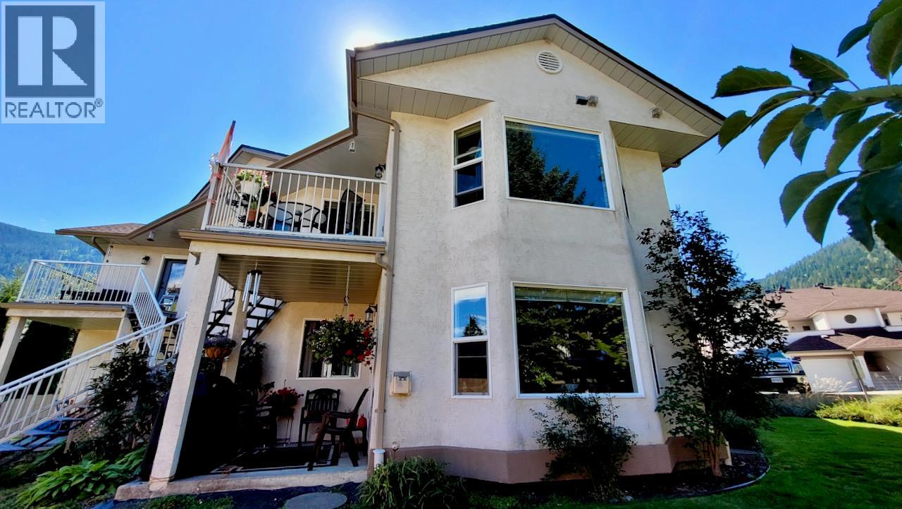 428 Beasley Crescent W, Nelson, British Columbia  V1L 5Y4 - Photo 1 - 10358789