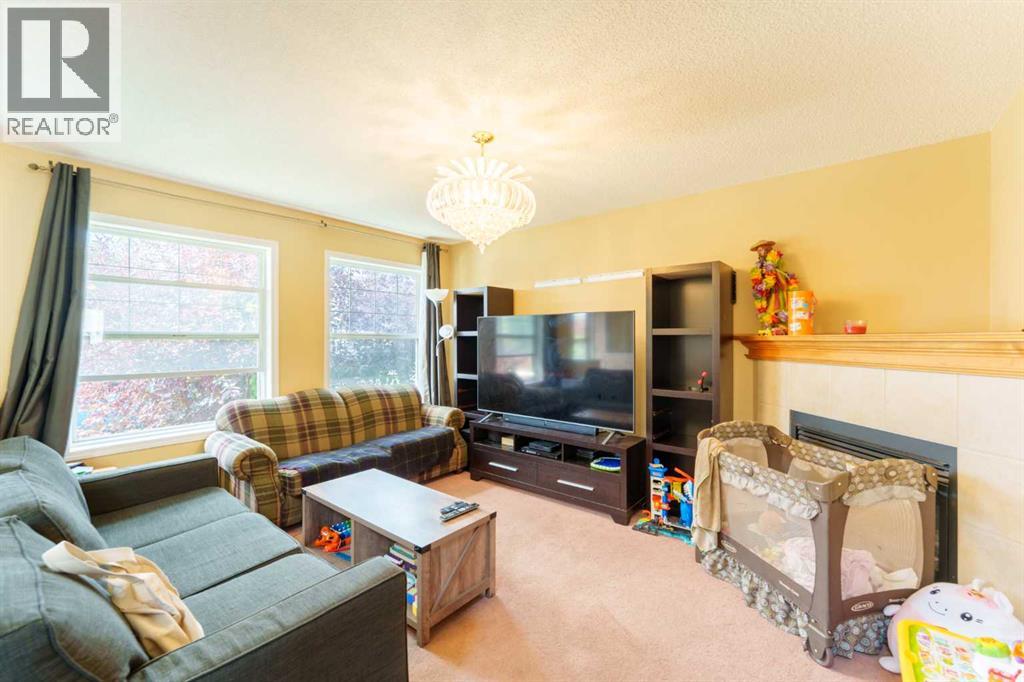 Property at 177 Everglen Way SW image 2