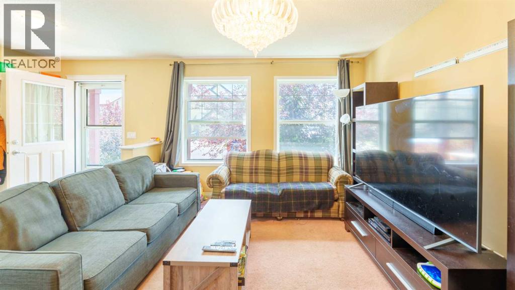 Property at 177 Everglen Way SW image 5