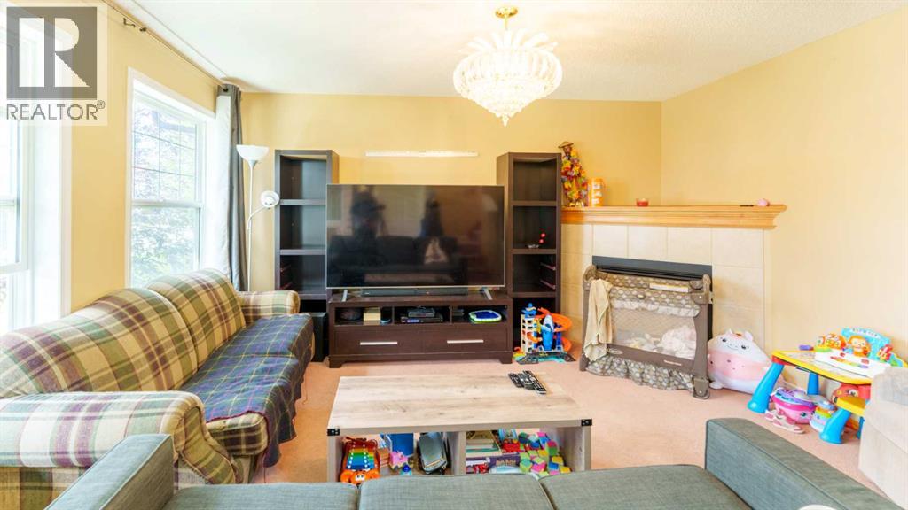 Property at 177 Everglen Way SW image 3