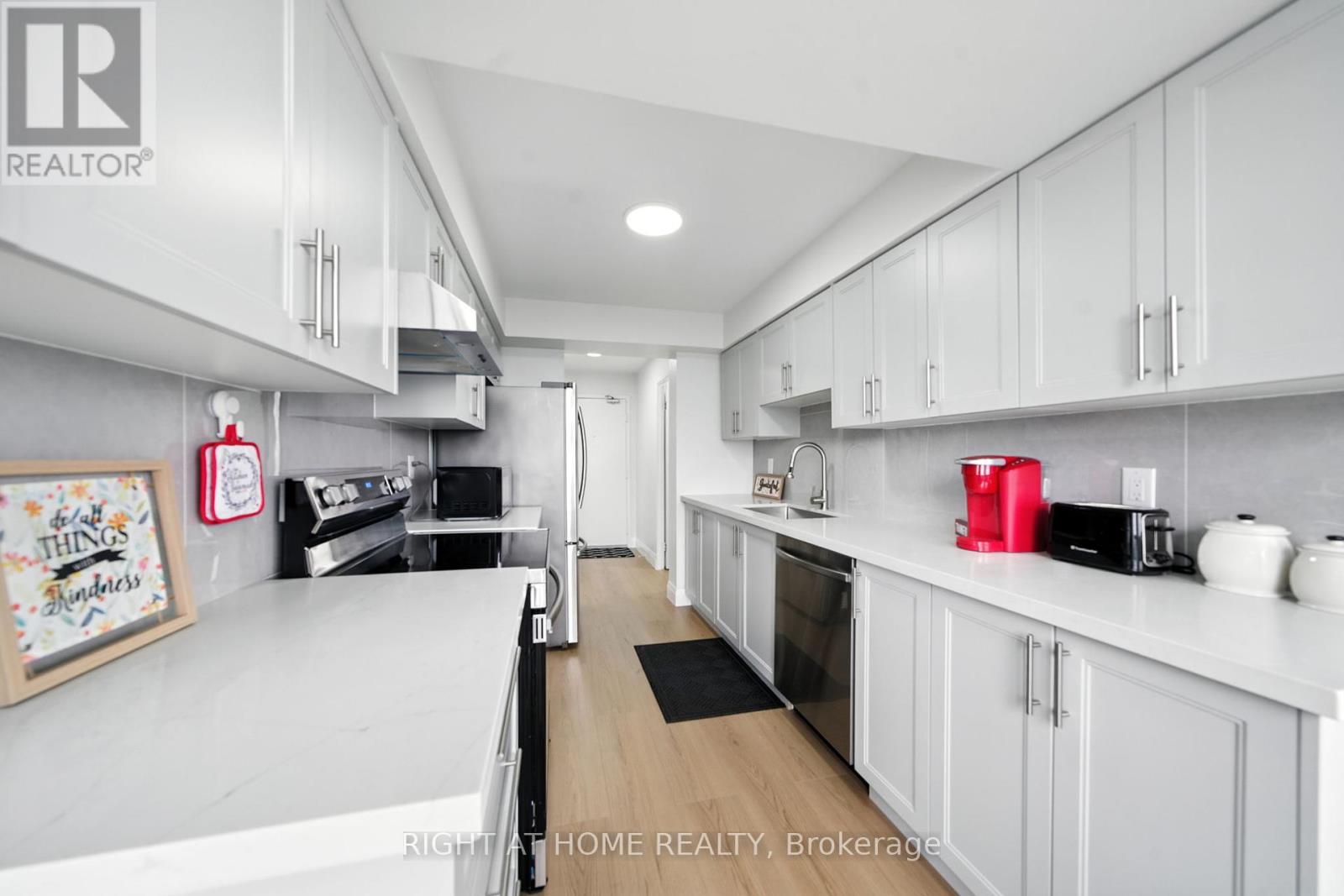 510 - 700 Constellation Drive, Mississauga, Ontario  L5R 3G8 - Photo 10 - W12334802