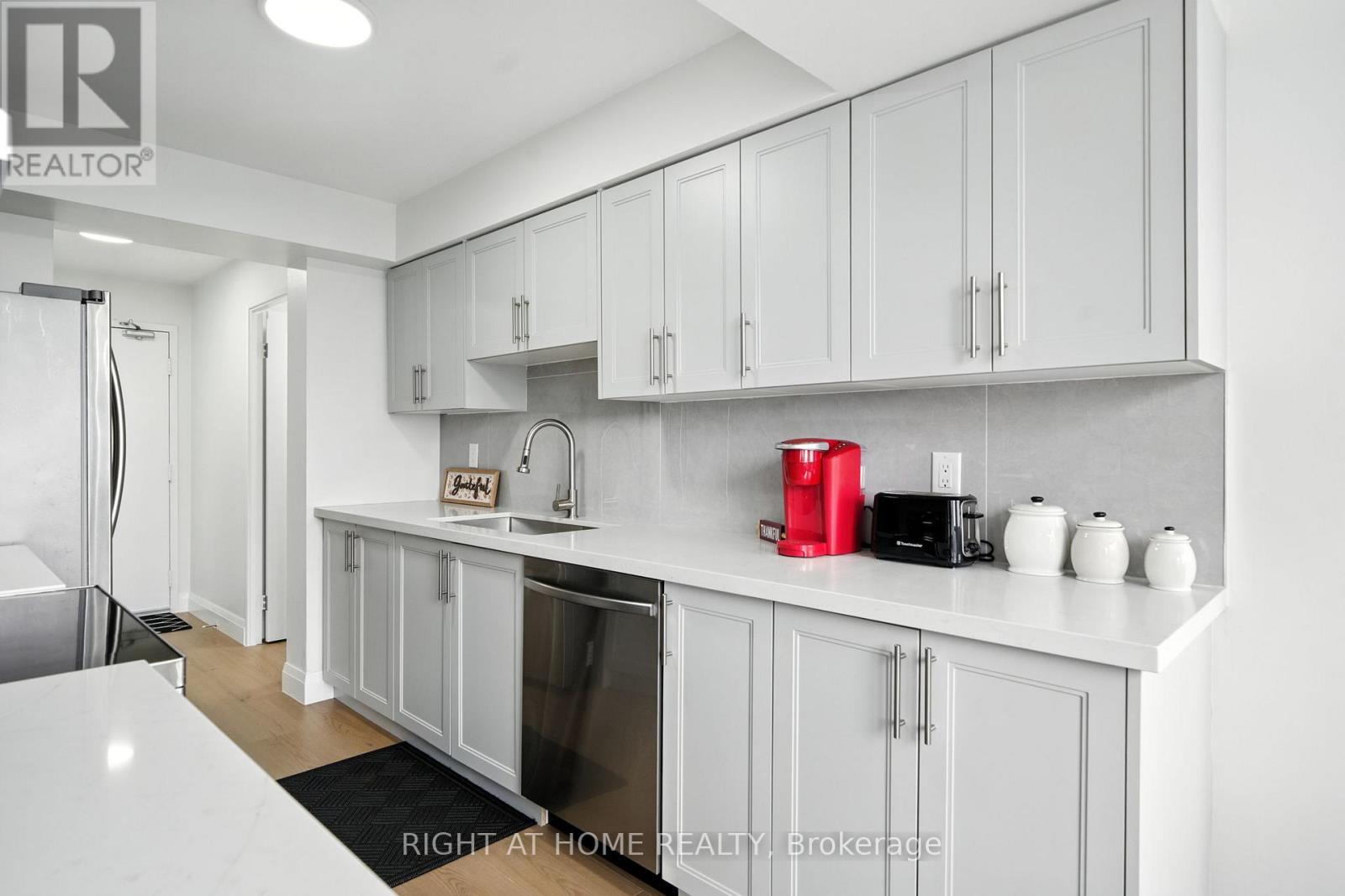 510 - 700 Constellation Drive, Mississauga, Ontario  L5R 3G8 - Photo 11 - W12334802