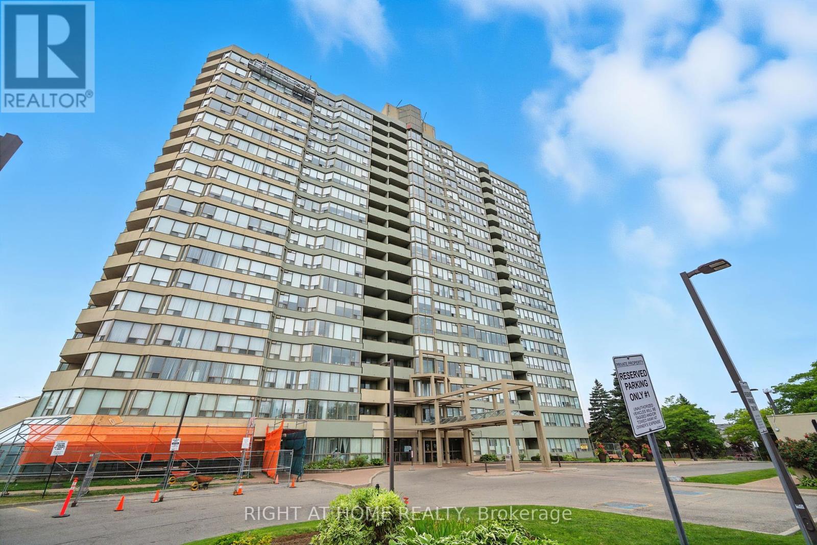 510 - 700 Constellation Drive, Mississauga, Ontario  L5R 3G8 - Photo 2 - W12334802