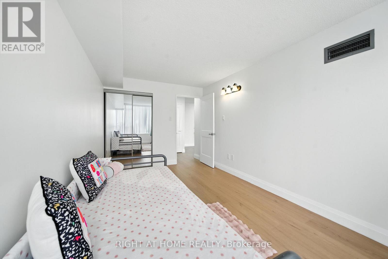 510 - 700 Constellation Drive, Mississauga, Ontario  L5R 3G8 - Photo 26 - W12334802