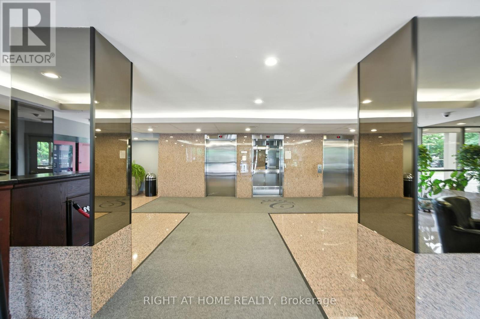 510 - 700 Constellation Drive, Mississauga, Ontario  L5R 3G8 - Photo 4 - W12334802