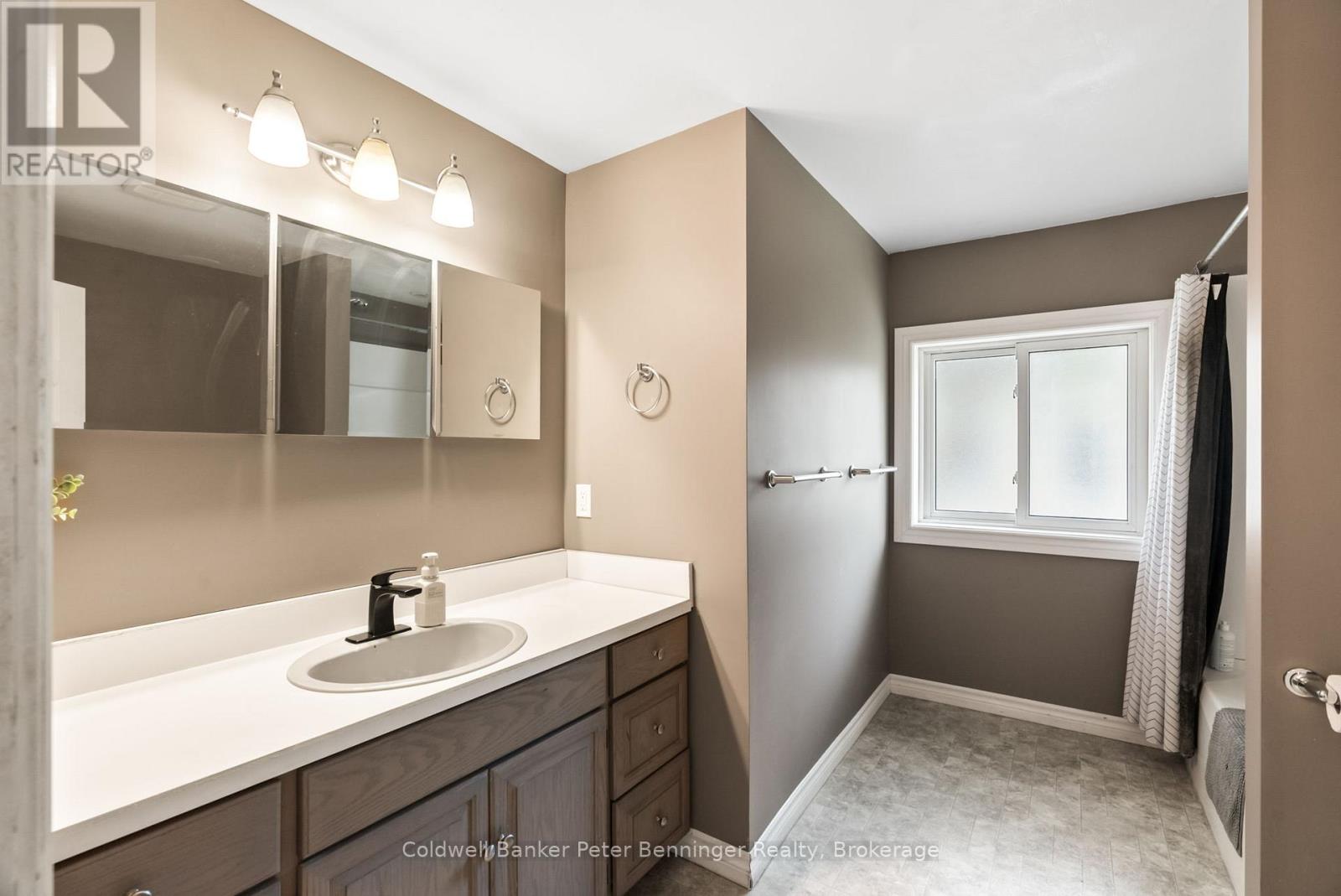 12 Peter Street S, South Bruce, Ontario  N0G 2J0 - Photo 19 - X12218069
