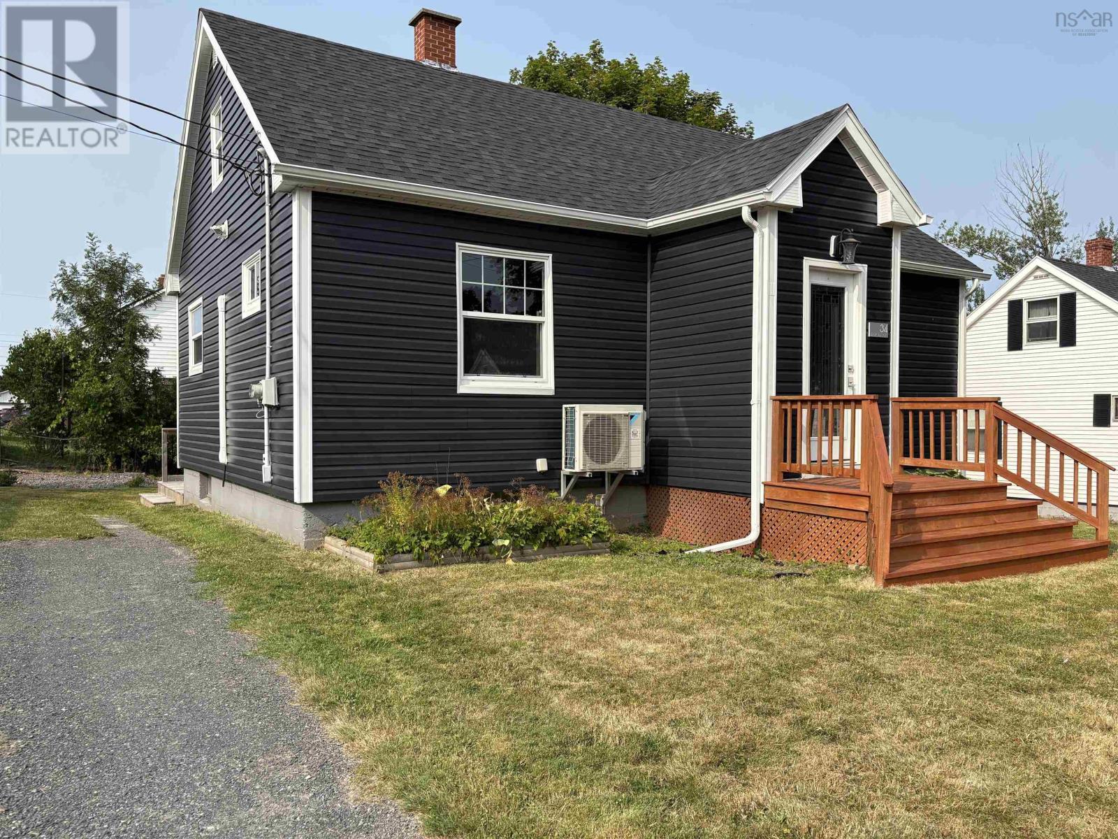 34 Belmont Avenue, Stellarton, Nova Scotia  B0K 1S0 - Photo 2 - 202520156