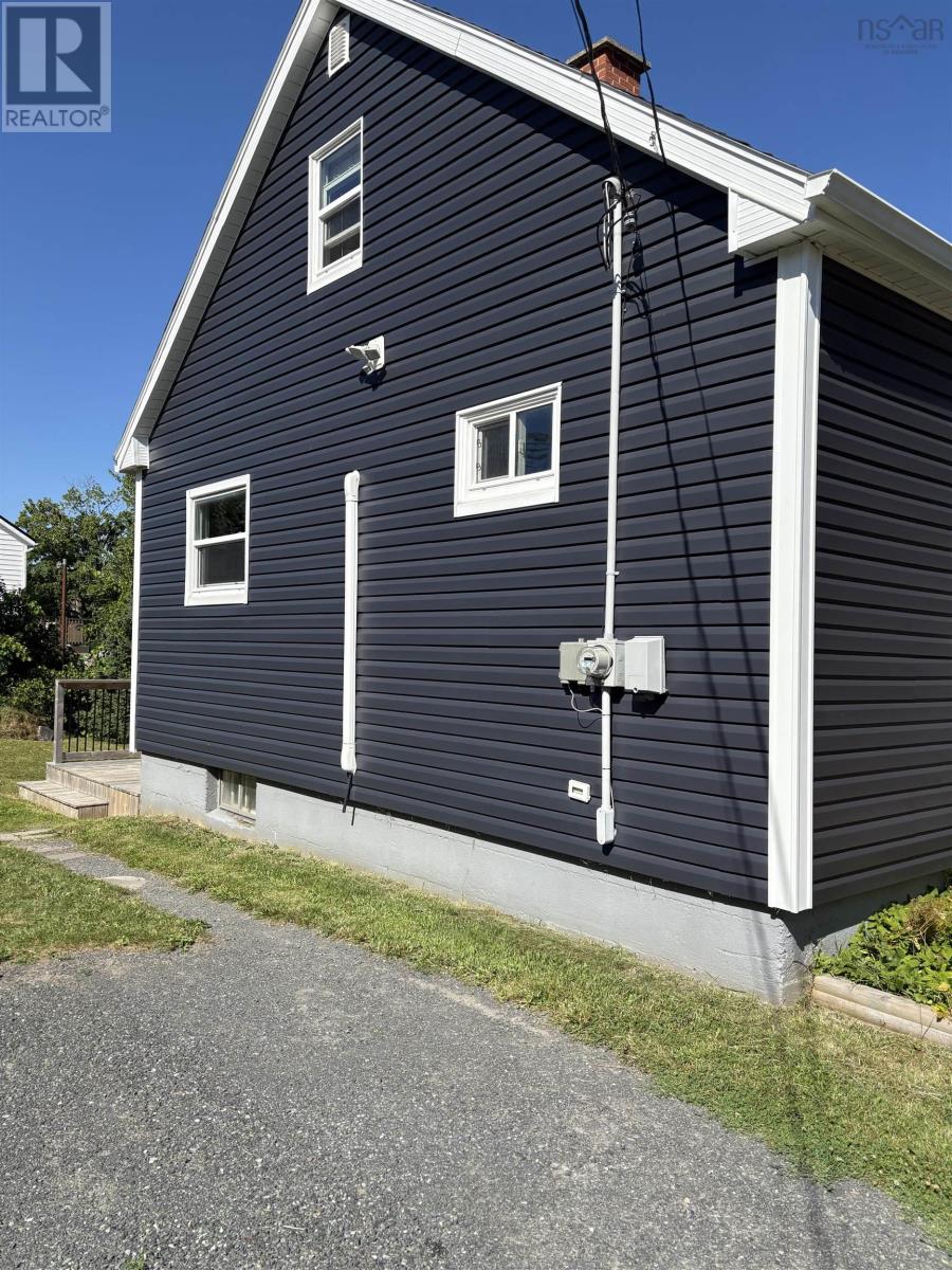 34 Belmont Avenue, Stellarton, Nova Scotia  B0K 1S0 - Photo 3 - 202520156