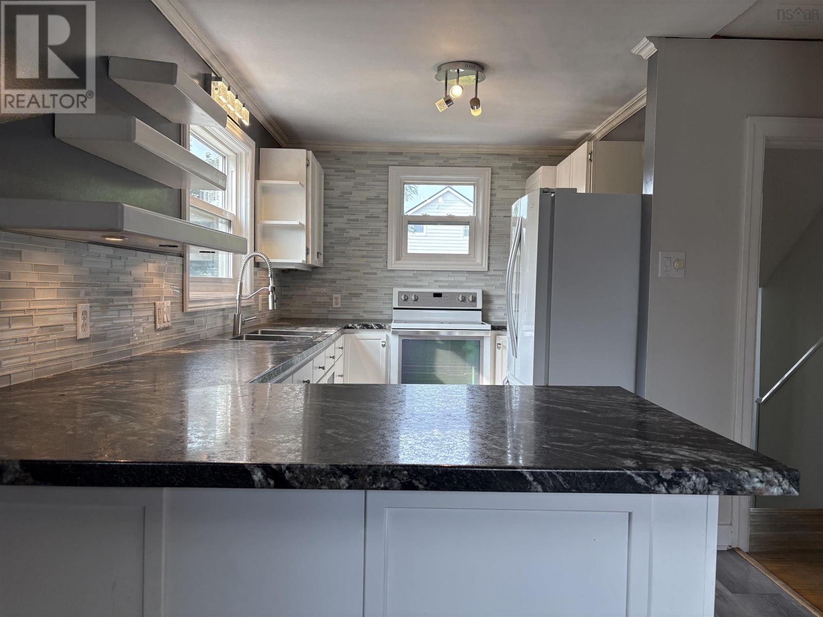 34 Belmont Avenue, Stellarton, Nova Scotia  B0K 1S0 - Photo 7 - 202520156