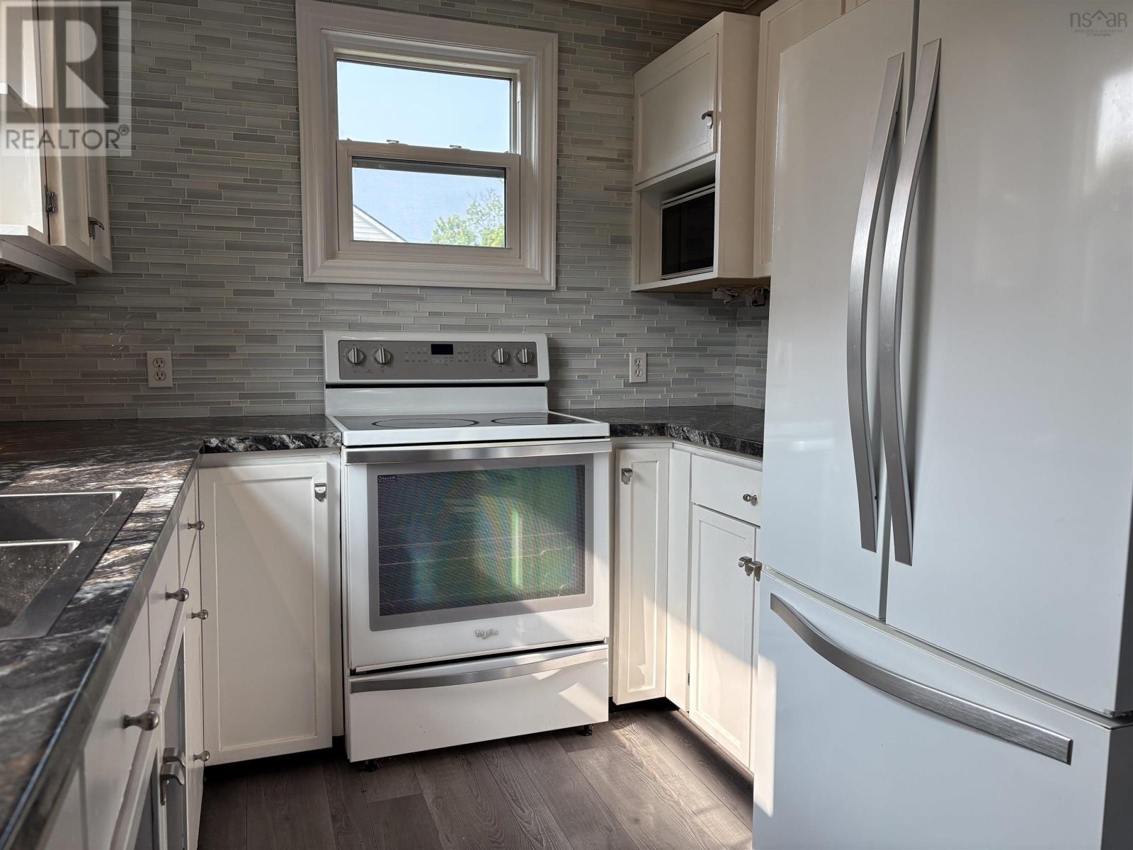 34 Belmont Avenue, Stellarton, Nova Scotia  B0K 1S0 - Photo 8 - 202520156