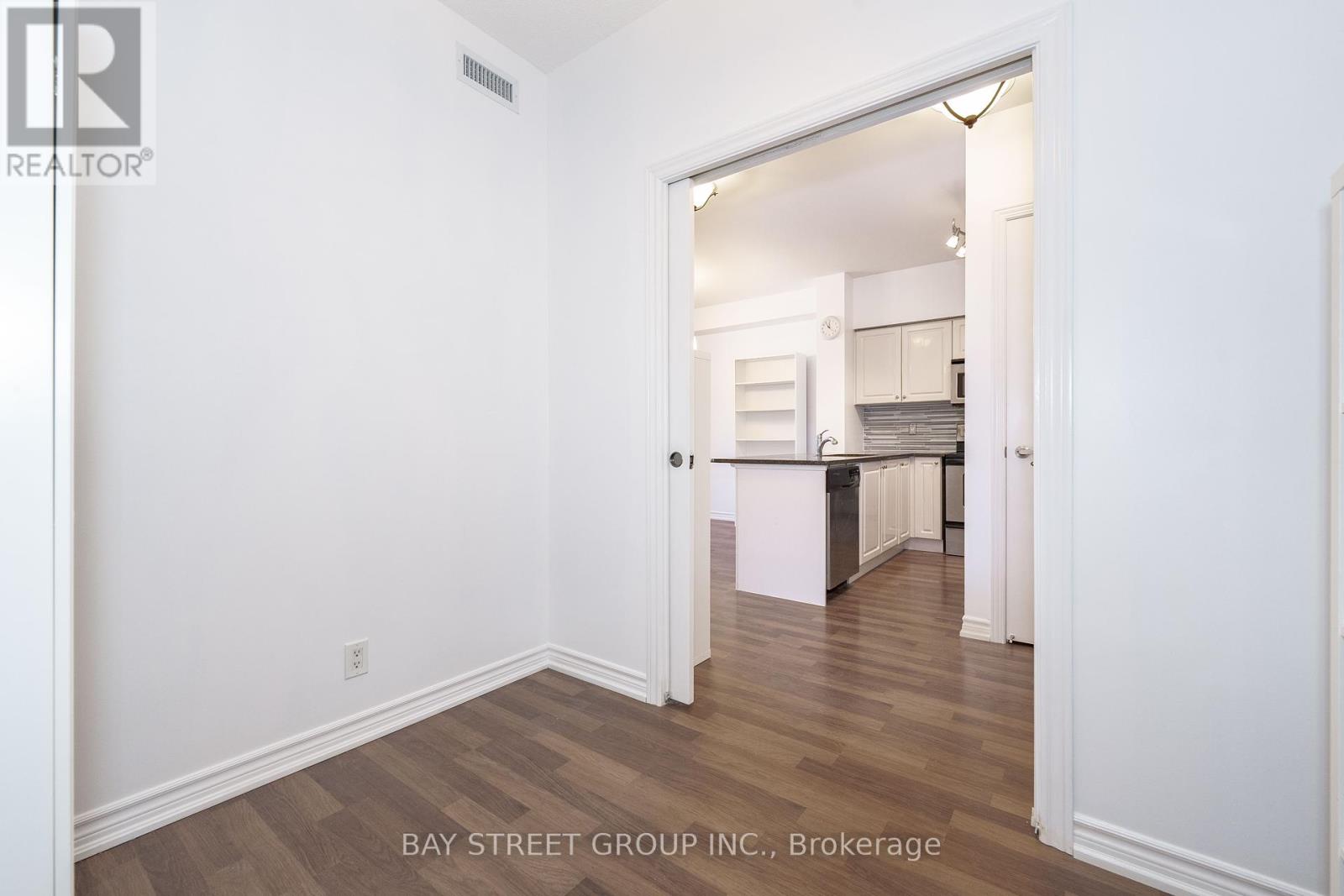 1406 - 9225 Jane Street, Vaughan, Ontario  L6A 0J7 - Photo 11 - N12259370