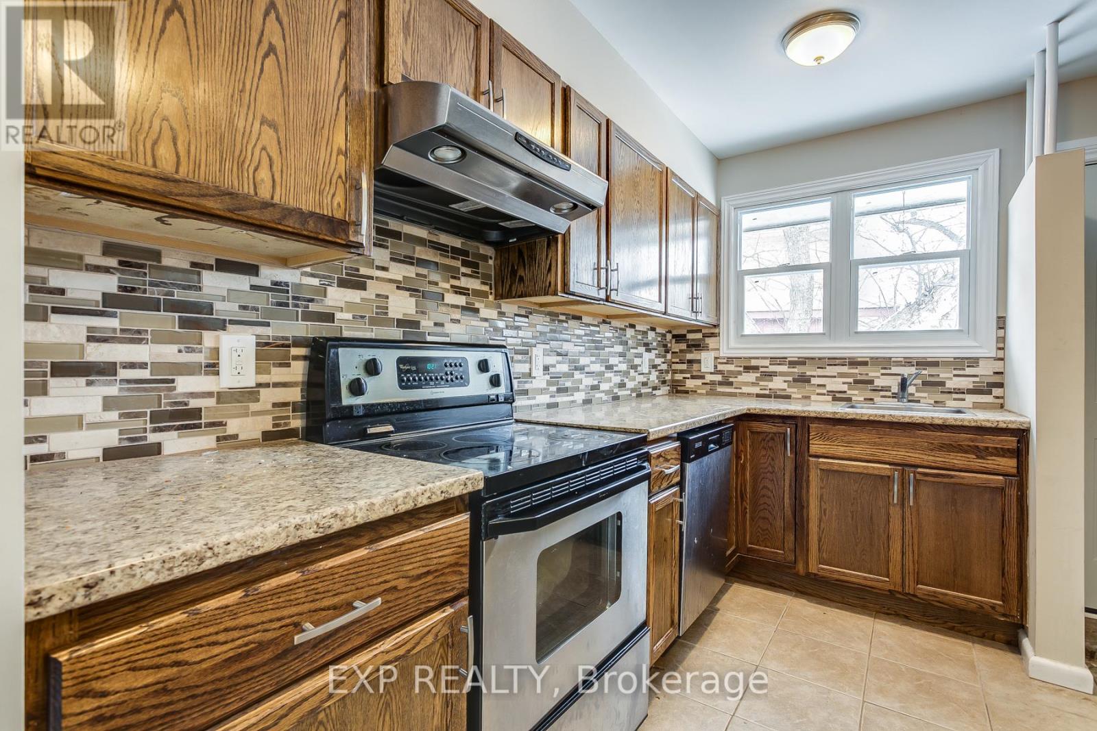 Property at 655 GARDENVALE ROAD W image 4